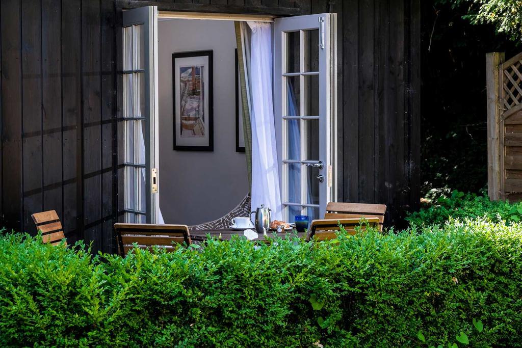 The Foley Hotel Claygate Екстериор снимка