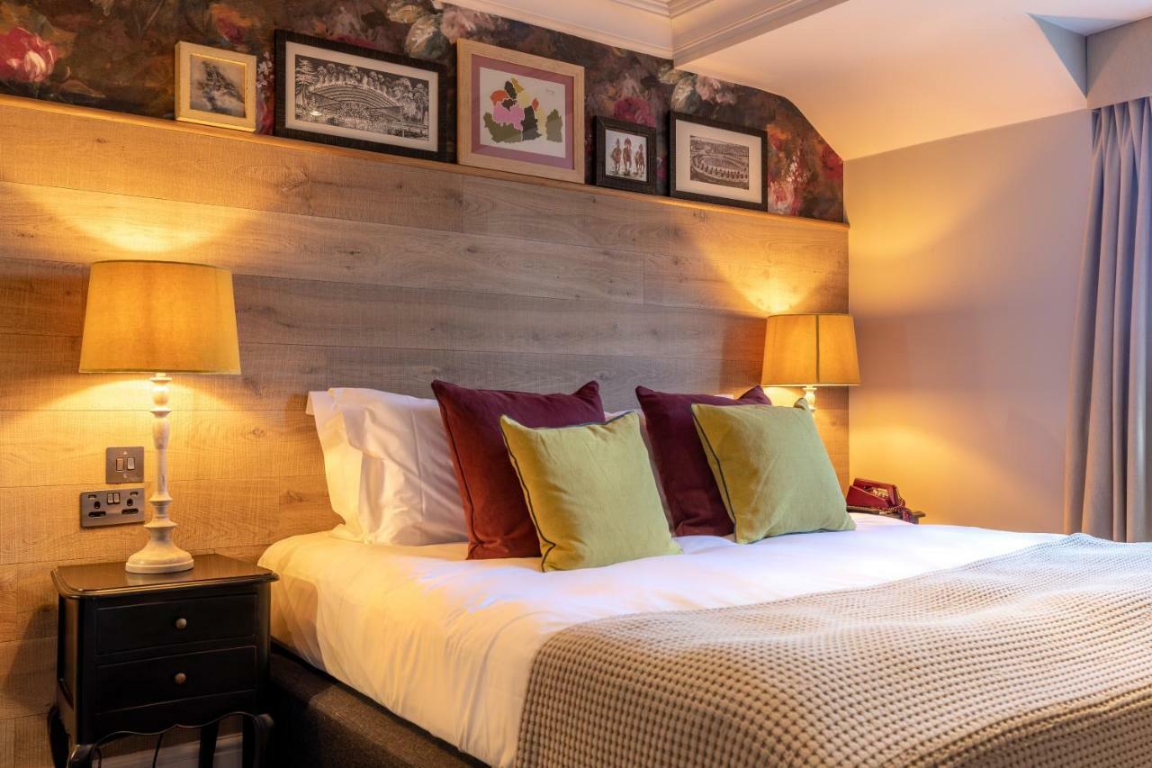 The Foley Hotel Claygate Екстериор снимка