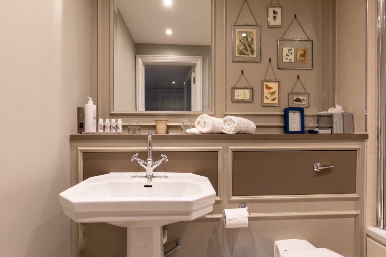 The Foley Hotel Claygate Екстериор снимка