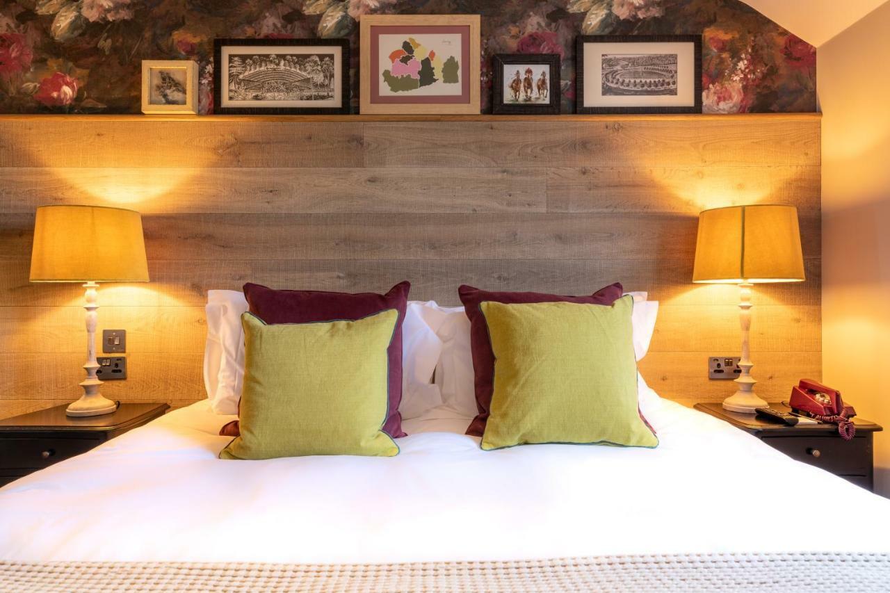 The Foley Hotel Claygate Екстериор снимка