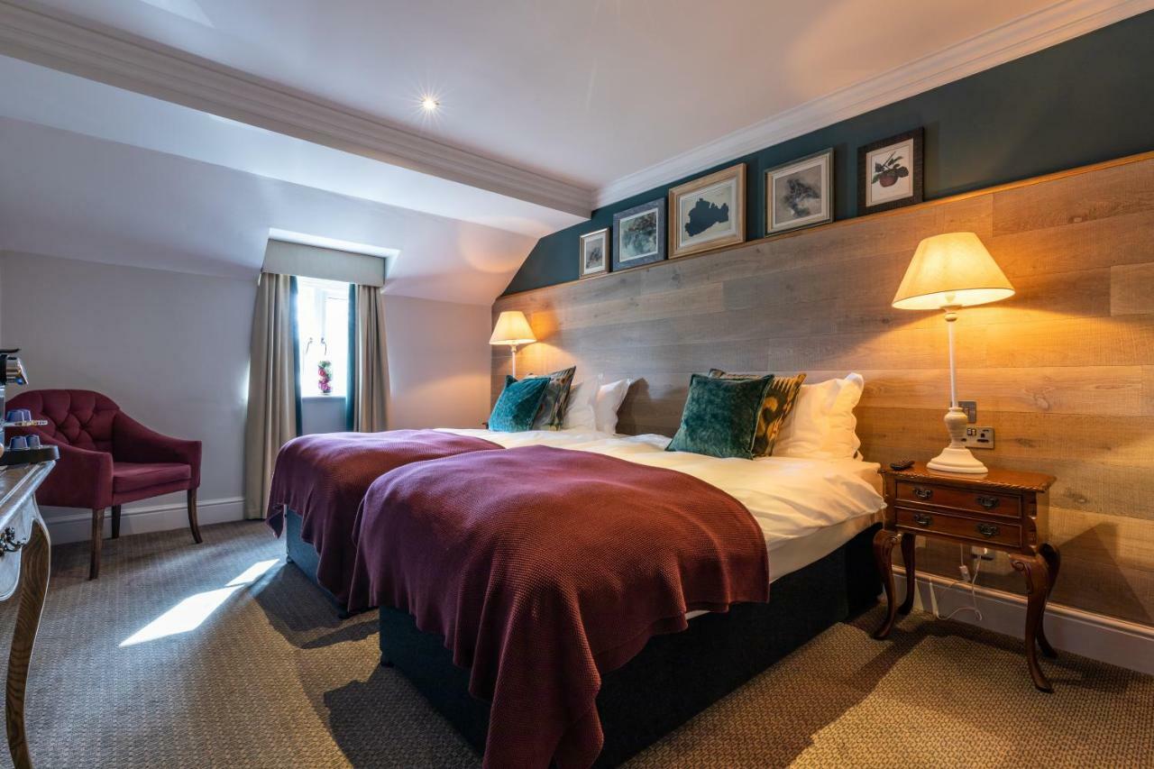 The Foley Hotel Claygate Екстериор снимка